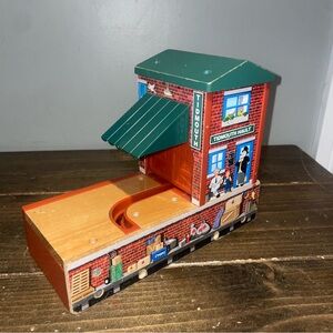 Thomas & Friends TIDMOUTH STATION Fisher-Price Wooden Railway 2013